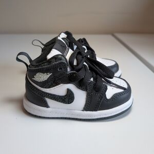Nike Jordan Toddler Mid SE Panda Elephant, Black and White High-Top Sneakers